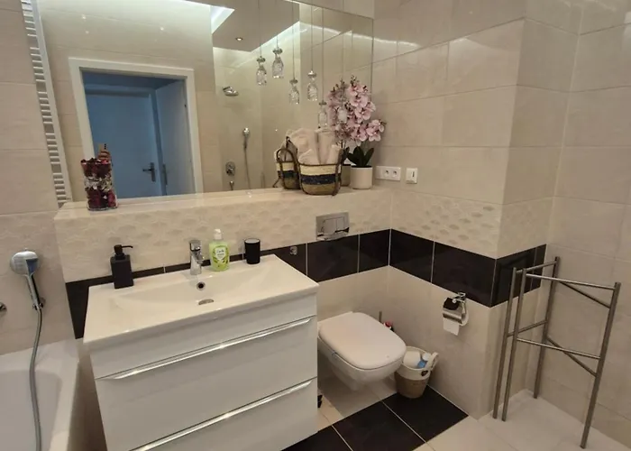 Daire Big 21 Old Town Lux Apartment, Self Check-in 24h, Free Parking