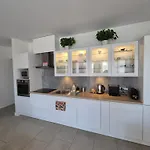 Big 21 Old Town Lux Apartment, Self Check-in 24h, Free Parking * بوزنان